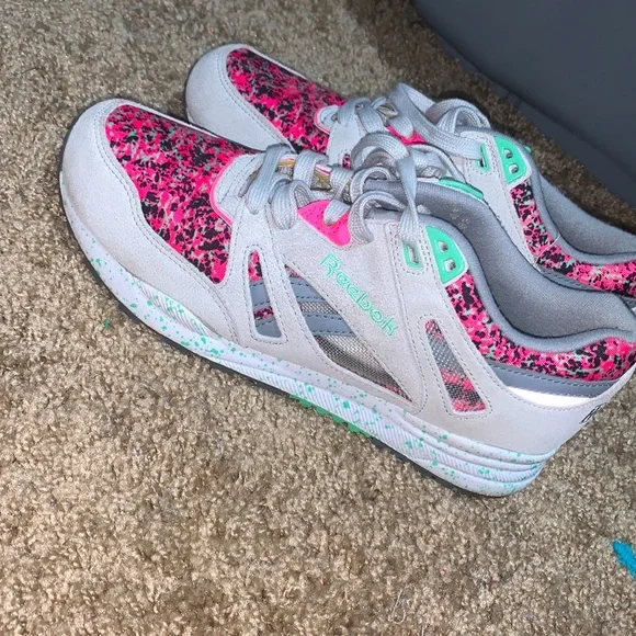 Adorable and Comfortable Reebok running shoes. - Picture 1 of 9